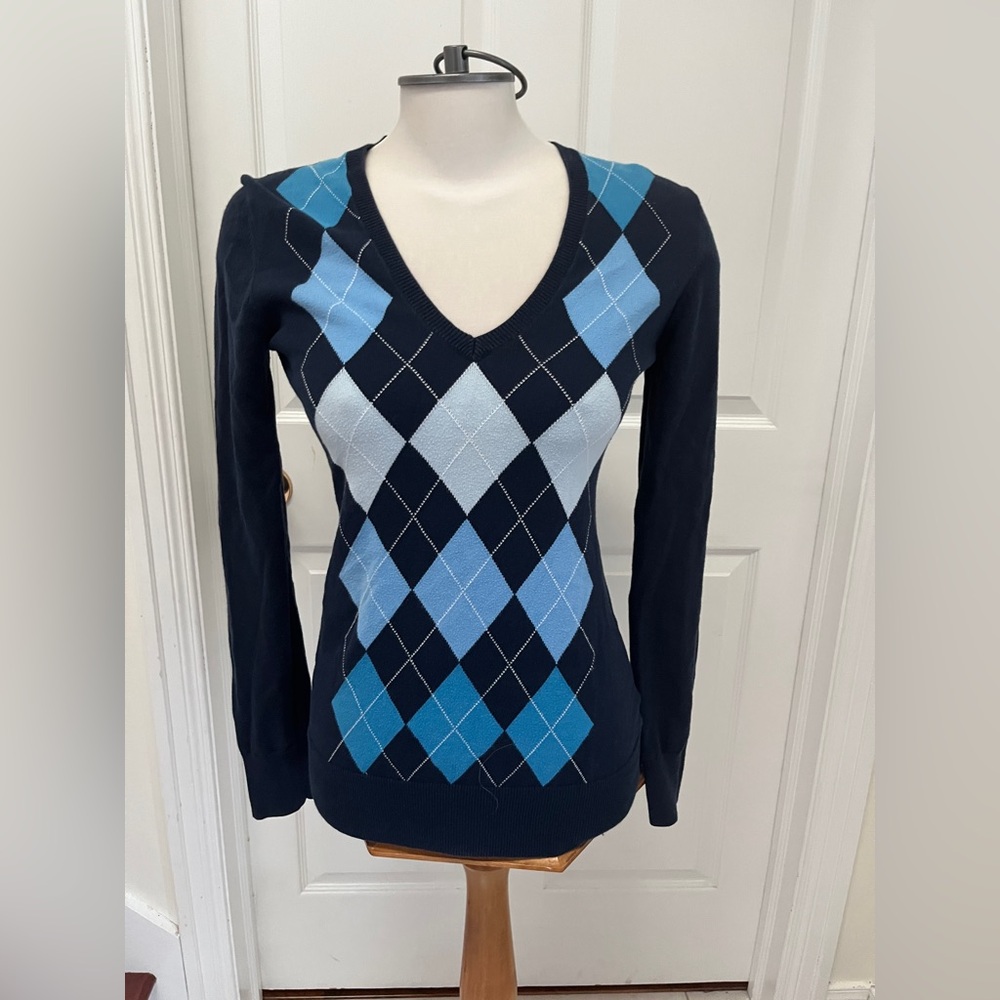 Gap V-Neck Sweater in Blues ladies size medium